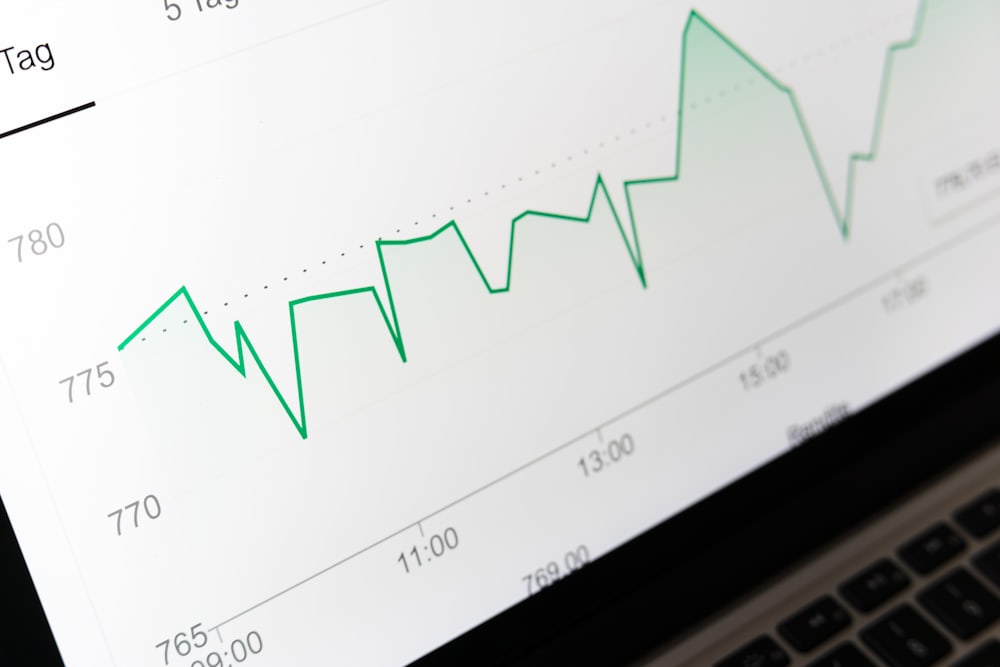 SEO voor lokale ondernemers: zoekresultaten op laptop